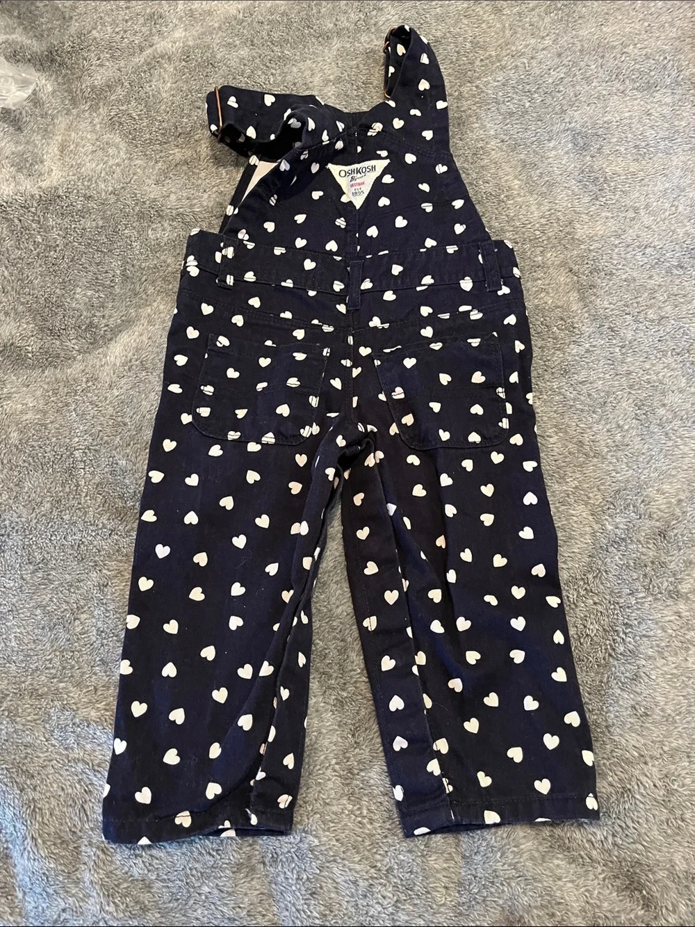 💕 2/$15 Oshkosh Navy Blue w/Hearts Overalls-12M